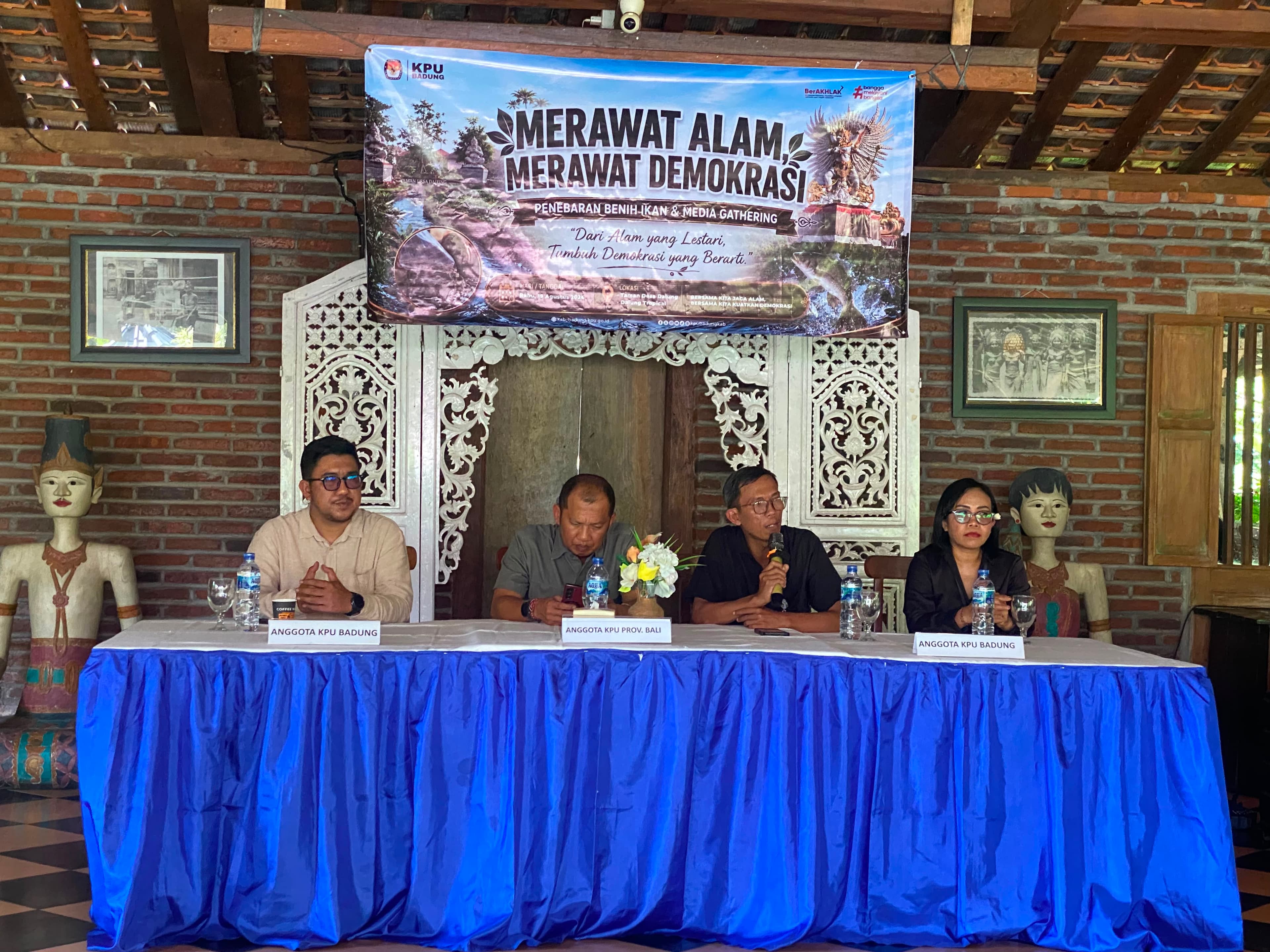 KPU Badung menggelar media gathering bersama insan pers di Dalung Tropical, Rabu (19/8/2026).
